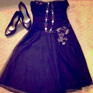 Strapless,black tulle dress